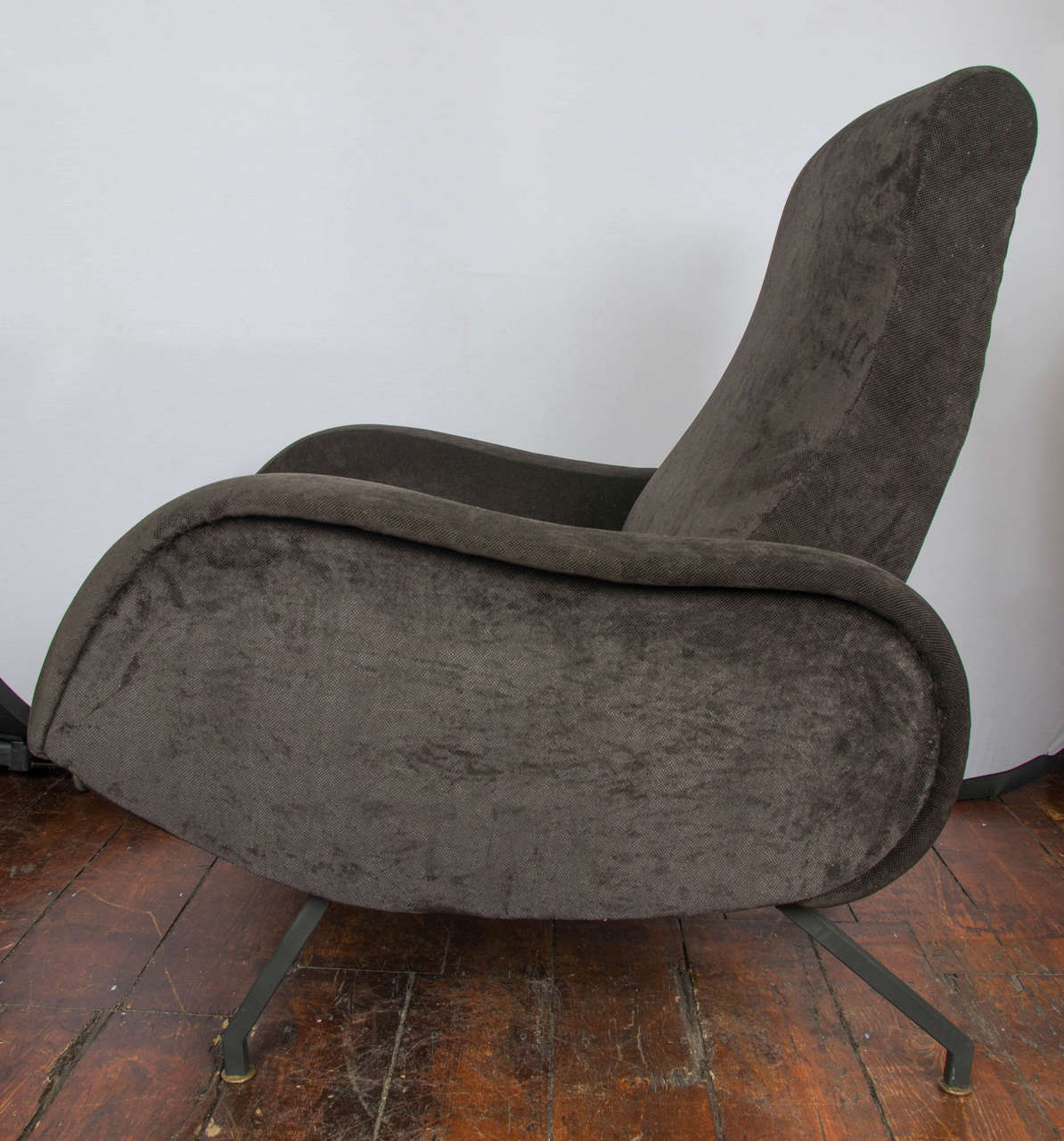 Mid-Century Modern Italian 1950s Reclinable Armchair