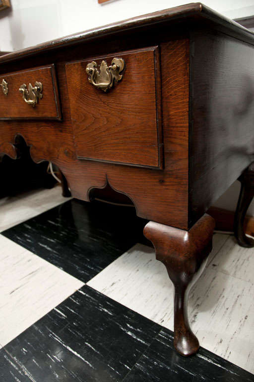 Britannique Grande commode basse anglaise en chêne en vente