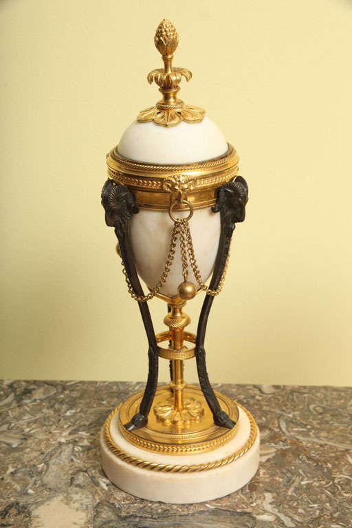 Two Pairs of Louis XVI Ormolu and White Marble Cassolettes, French, circa 1795 For Sale 1