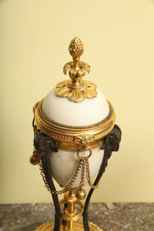 Two Pairs of Louis XVI Ormolu and White Marble Cassolettes, French, circa 1795 For Sale 2