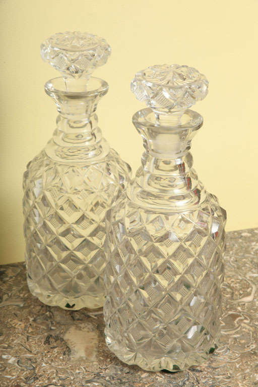 Pair of Regency Diamond and Hobnail Cut Crystal Decanters, English, circa 1820 In Excellent Condition For Sale In New York, NY