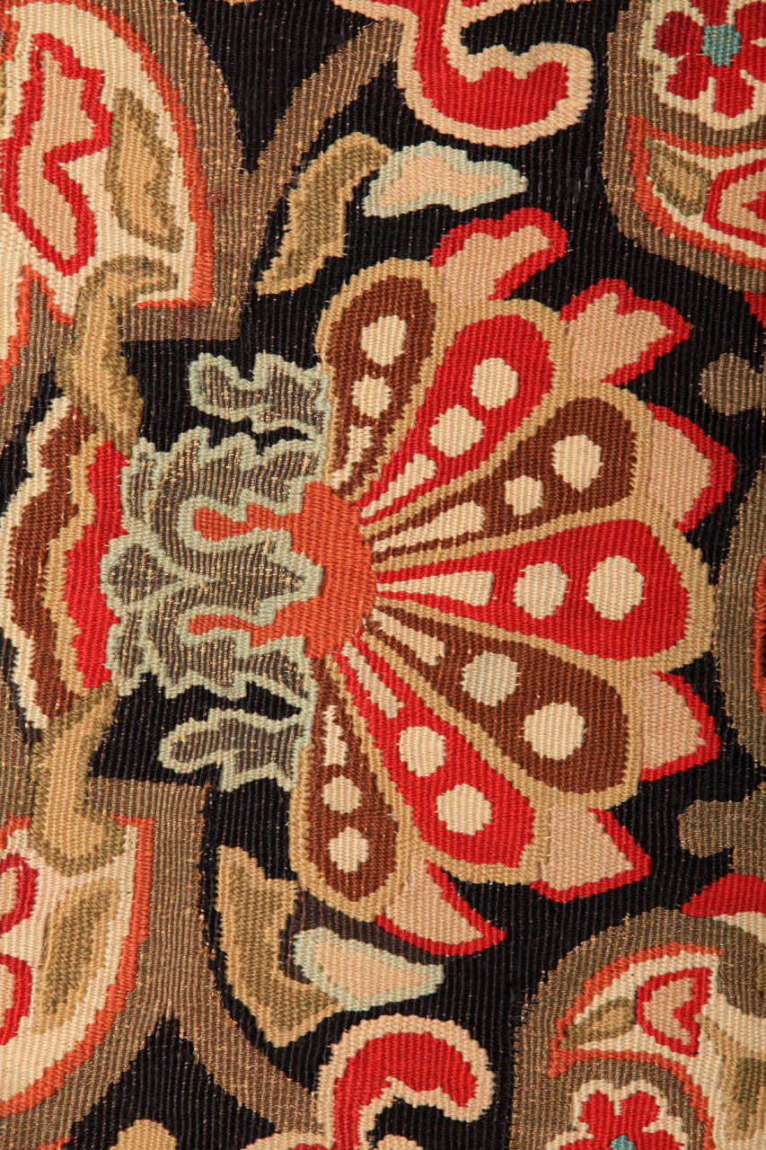 Louis Philippe Antiker quadratischer Aubusson-Teppich aus Wolle und Metallgarn im Zustand „Hervorragend“ im Angebot in Milan, IT