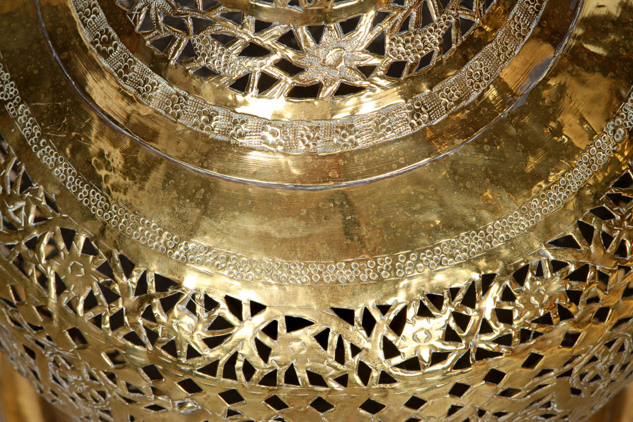 Laiton Elégant grand brûleur d'encens marocain en laiton poli