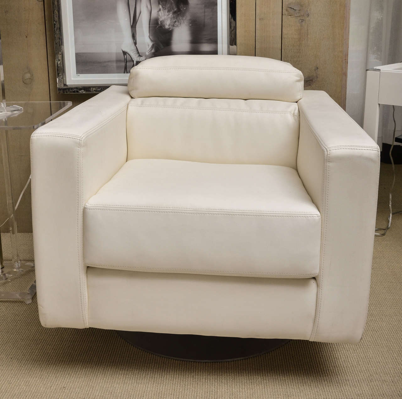 Attractive pair of white leather arm chairs which swivel in the style of Milo Baughman