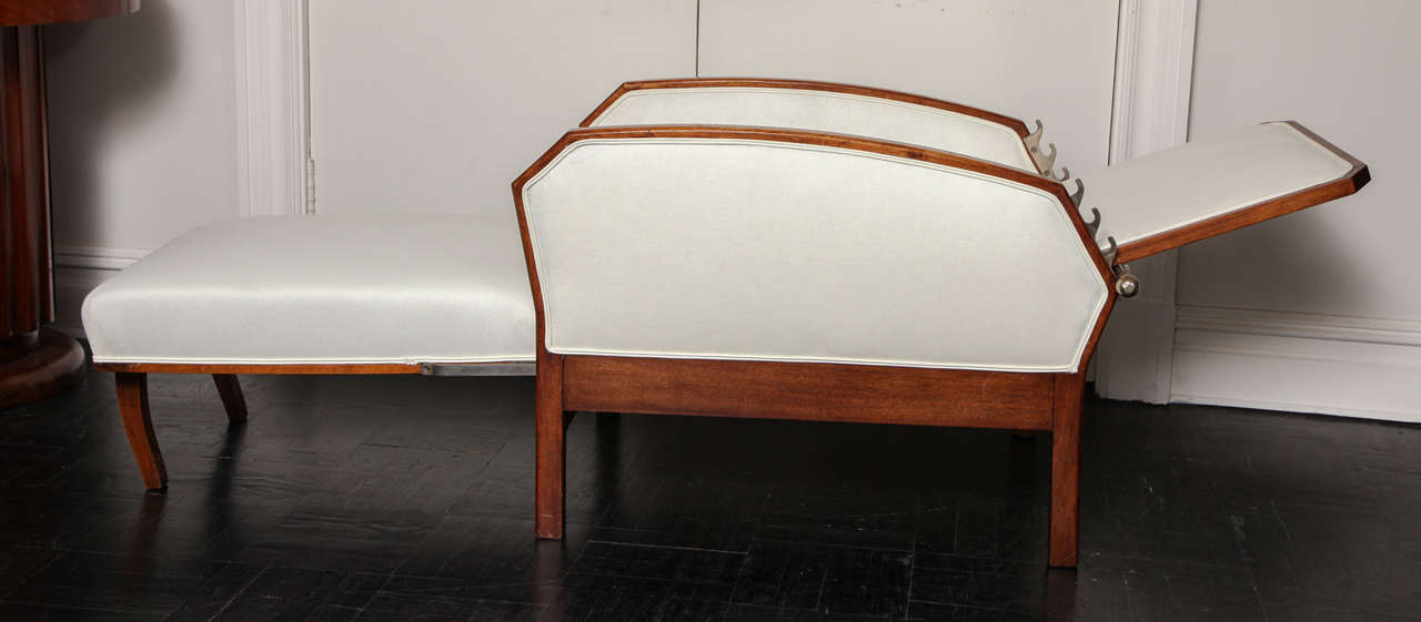 Early 20th Century Walnut Chaise Lounge, Three Positions 2