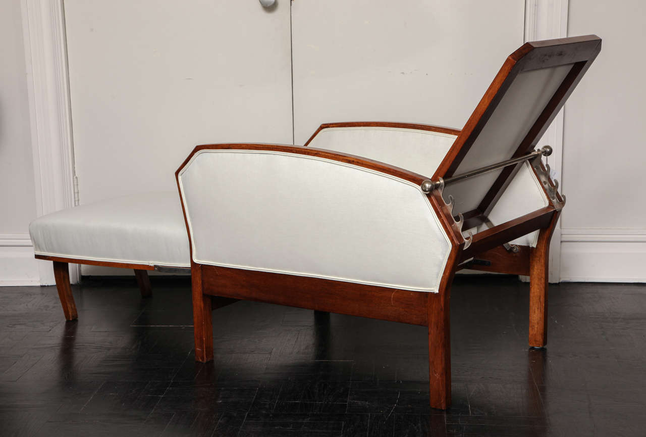 Early 20th Century Walnut Chaise Lounge, Three Positions 3