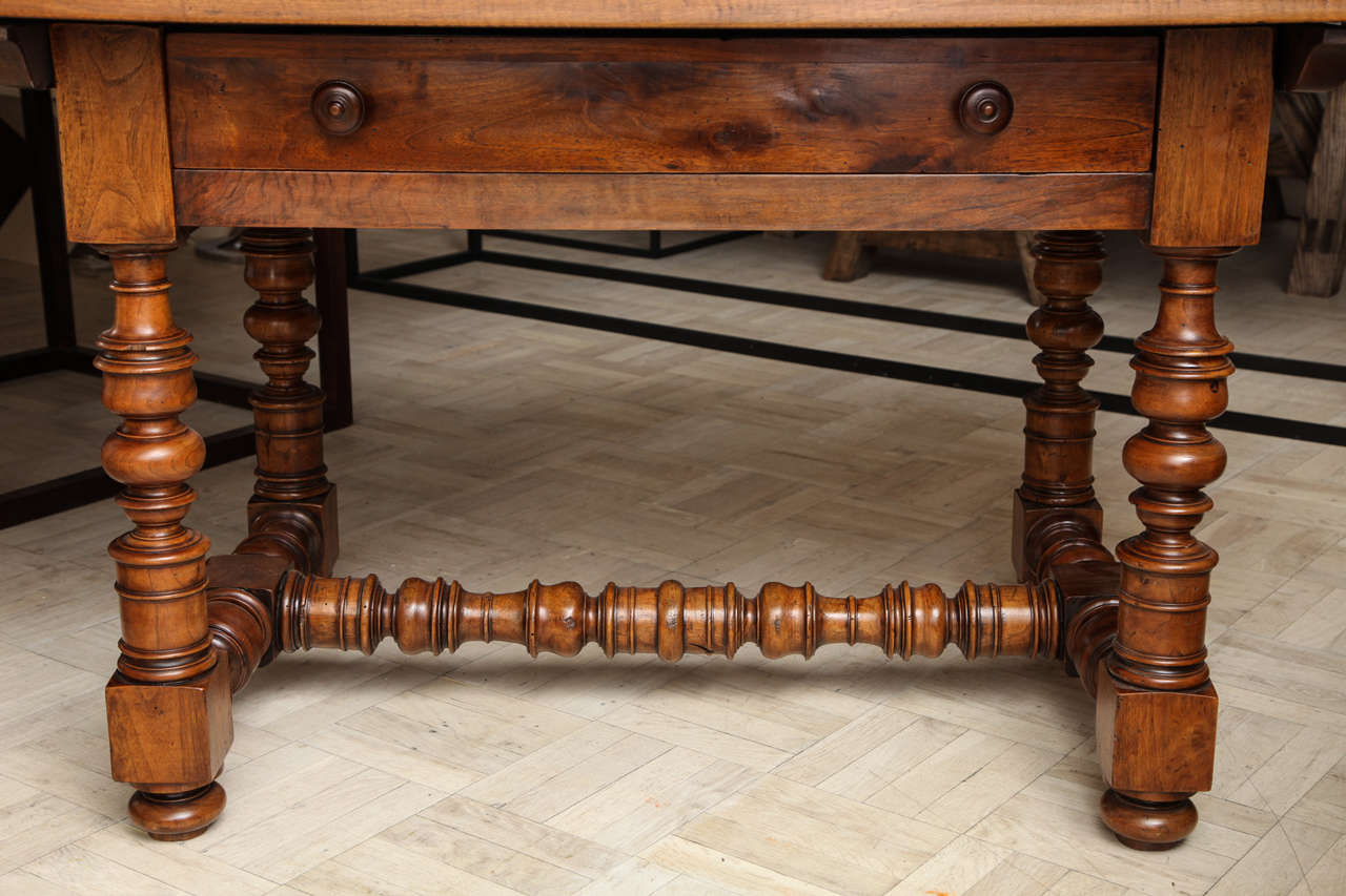Italian Late 18th-Early 19th Century Walnut Library Table For Sale
