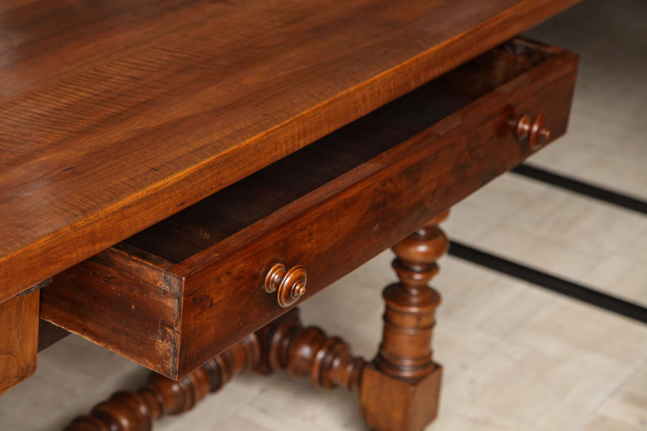 Late 18th-Early 19th Century Walnut Library Table For Sale 1