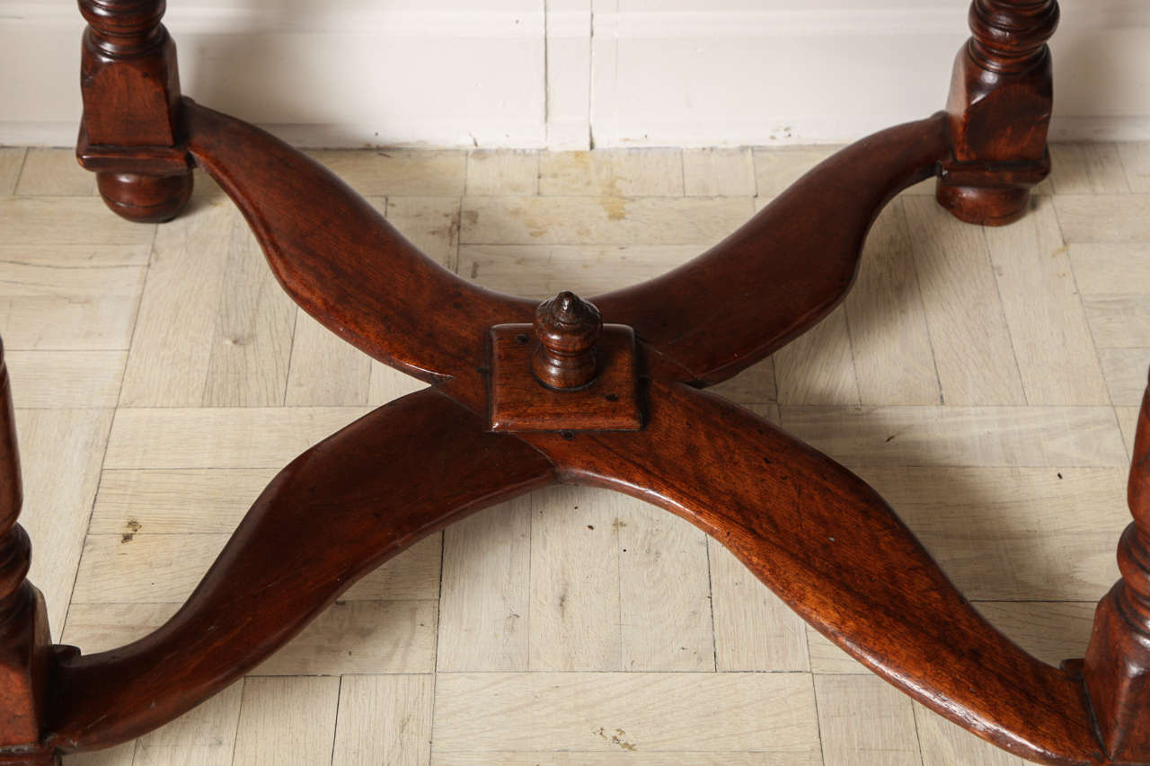 19th Century Mahogany Centre Table For Sale 3