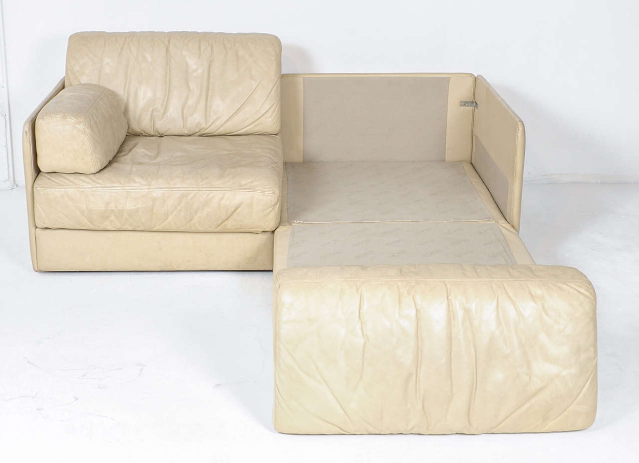 Mid-Century Modern Rare Off-White De Sede DS-76 Sectional Two-Seat Sofa Bed For Sale