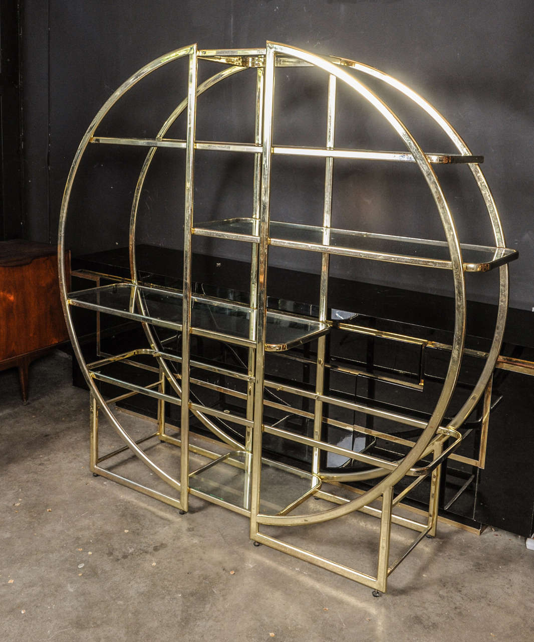 Mid-Century Modern Architectural Circular Vitrine Etagere in the Style of Milo Baughman