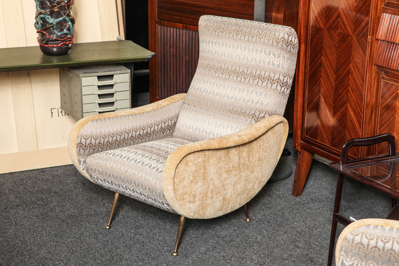 Mid-Century Modern Pair of Armchairs Made in Italy For Sale