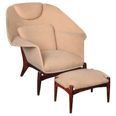 Exciting armchair with ottoman made in Italy in 1955