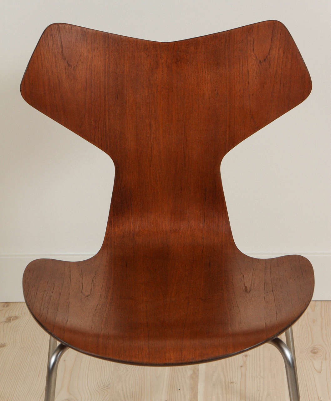 Stacking Chairs by Arne Jacobsen for Fritz Hansen In Excellent Condition In Los Angeles, CA