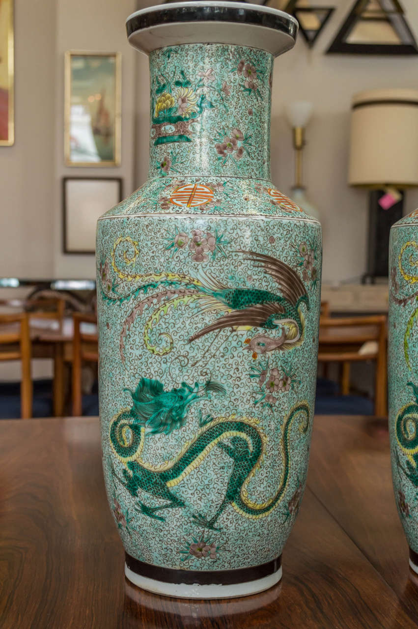 Pair of Tall 19th Century Qing Dynasty Chinese Vases In Excellent Condition In San Francisco, CA