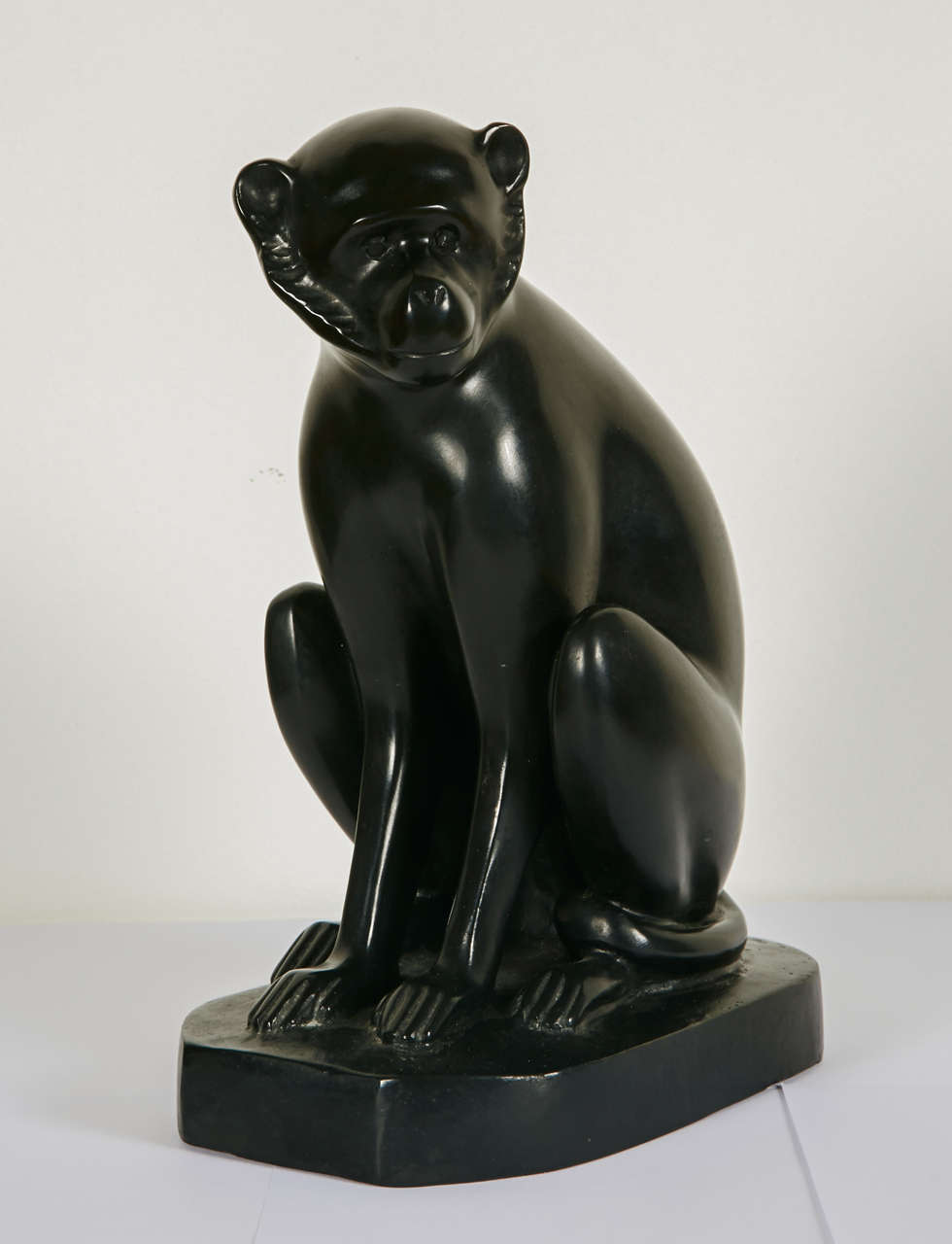 Bronze sculpture representing a monkey by David Mesly (1918-2004). Signed and numbered 3/8. Stamp from the smelter Serral Heiro.