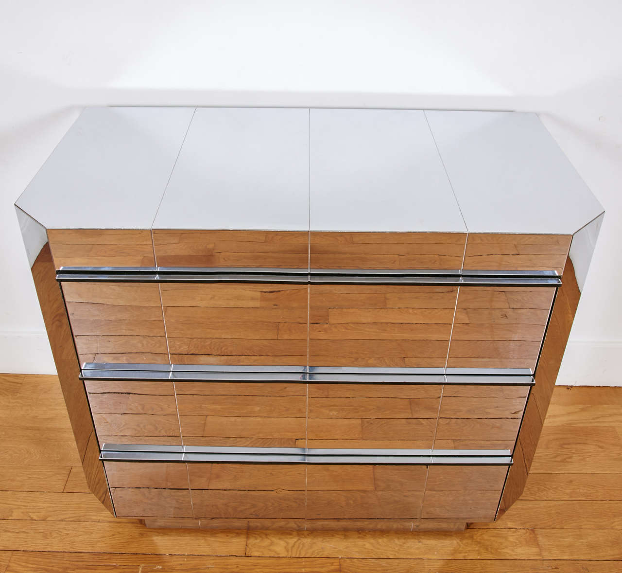 Important Cityscape chest of drawers, 1970’s by Paul EVANS (USA, 1931-1987).
Geometrical chromed steel plated work on wood structure. 
Three drawers, black inside. Canted jambs. Plinth.

This piece has a pendant, as a cabinet (see on our pages)