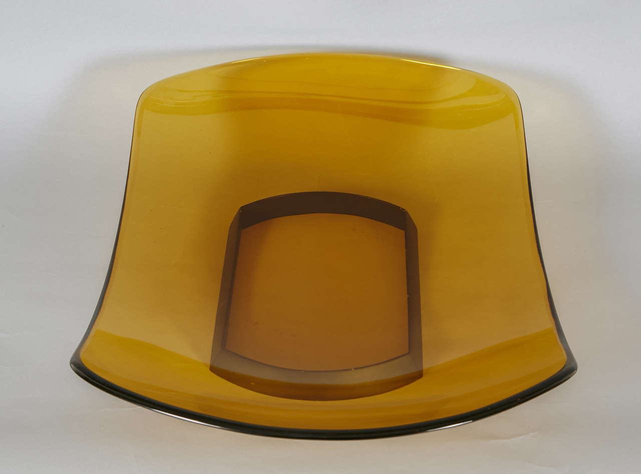 Yellow Glass Cup Resting on a Brass Base by Fontana Arte, Italy, 1956 In Good Condition For Sale In Paris, FR