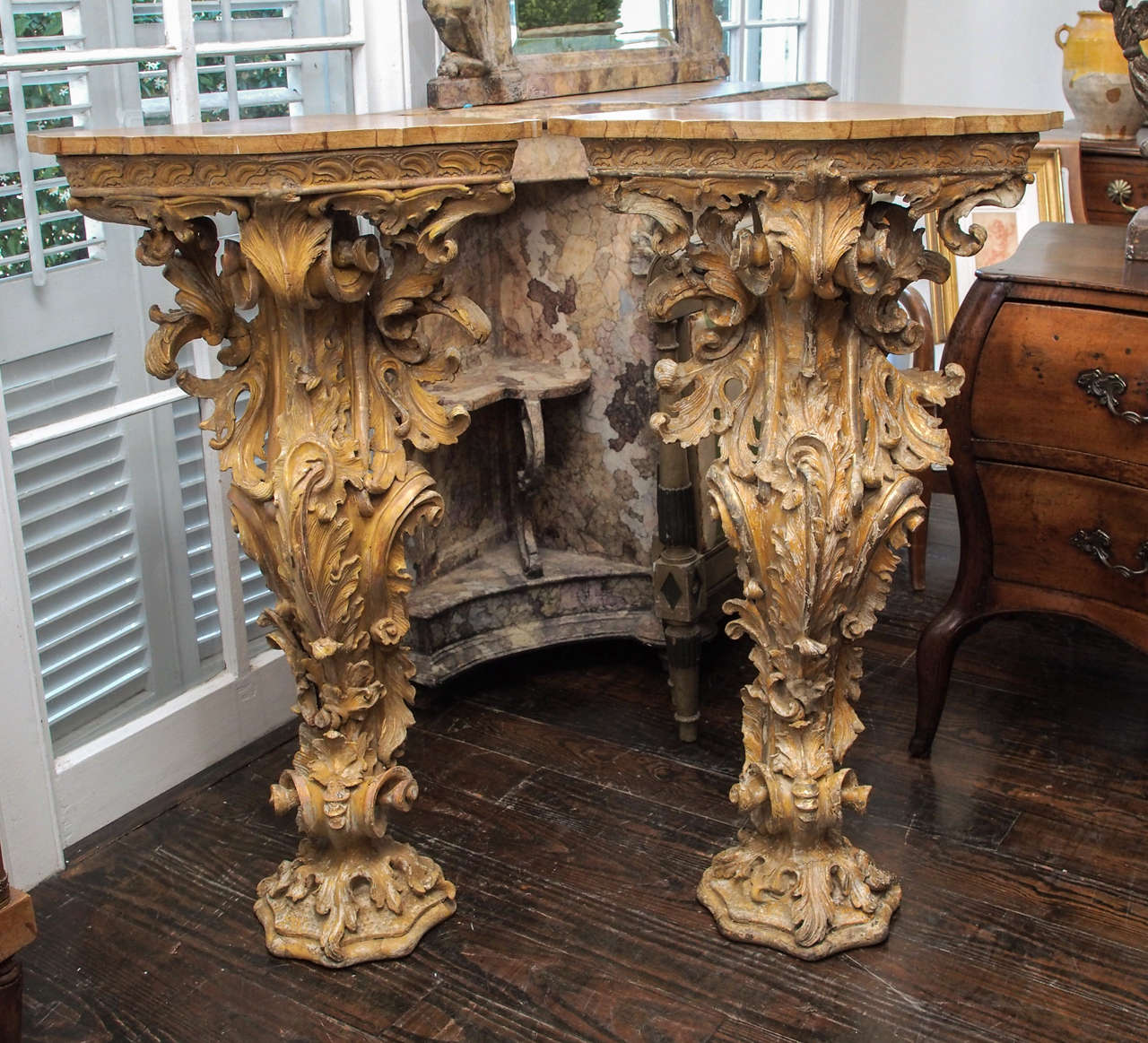 Very carved giltwood with faux marble top