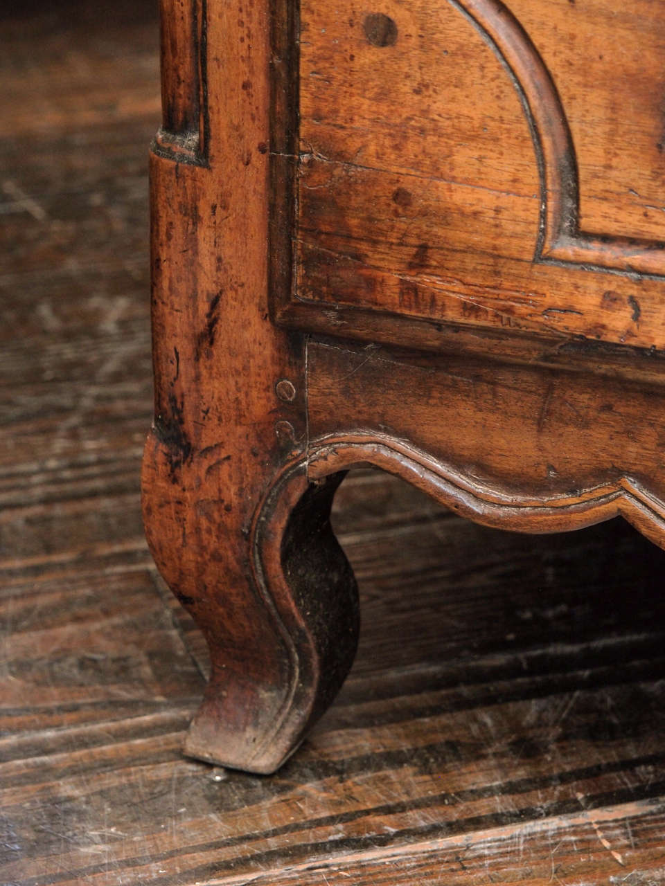Noyer exceptionnel Régence  Commode en vente 1