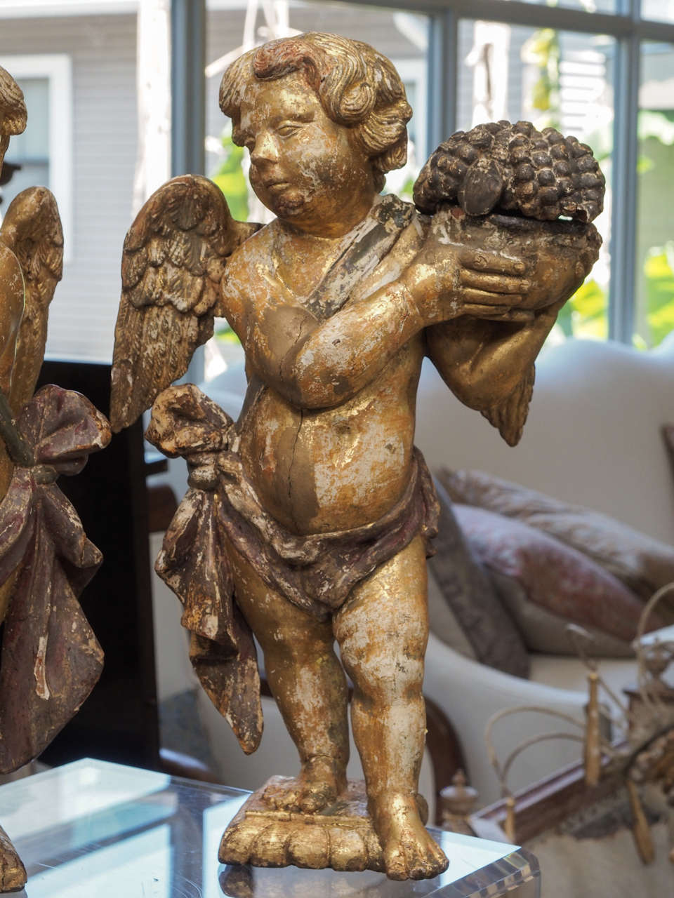 Pair of Italian 18th Century Giltwood and Painted Putti In Good Condition For Sale In New Orleans, LA
