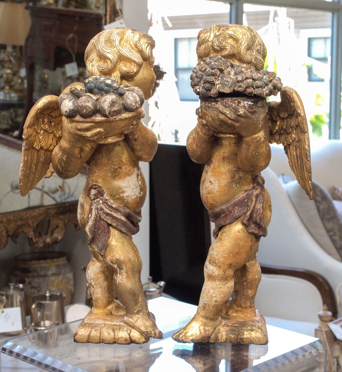 Pair of Italian 18th Century Giltwood and Painted Putti For Sale 4