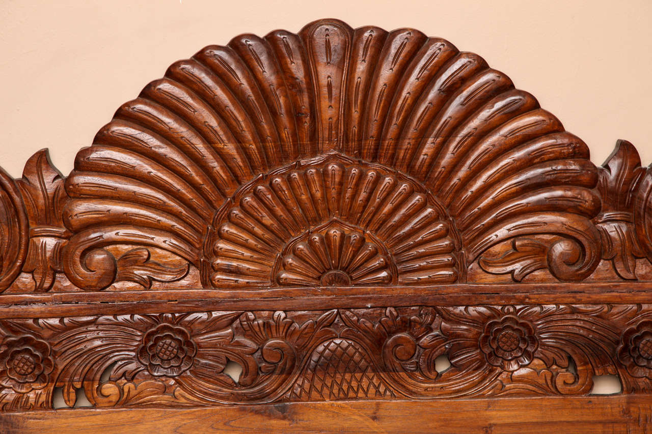 Indonesian Teak Settee with Detailed Carvings from Jakarta, 19th Century In Good Condition In Yonkers, NY