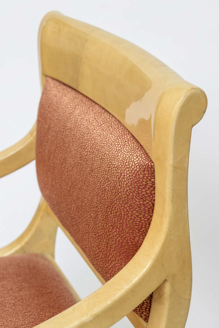 Paire de fauteuils Art Déco en peau de chèvre tapissés de tissu de style Aldo Tura, Italie, 1960  en vente 2
