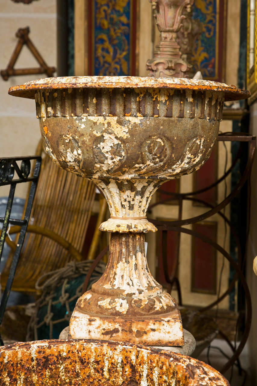 Pair of 19th Century Urns In Distressed Condition For Sale In Stamford, CT