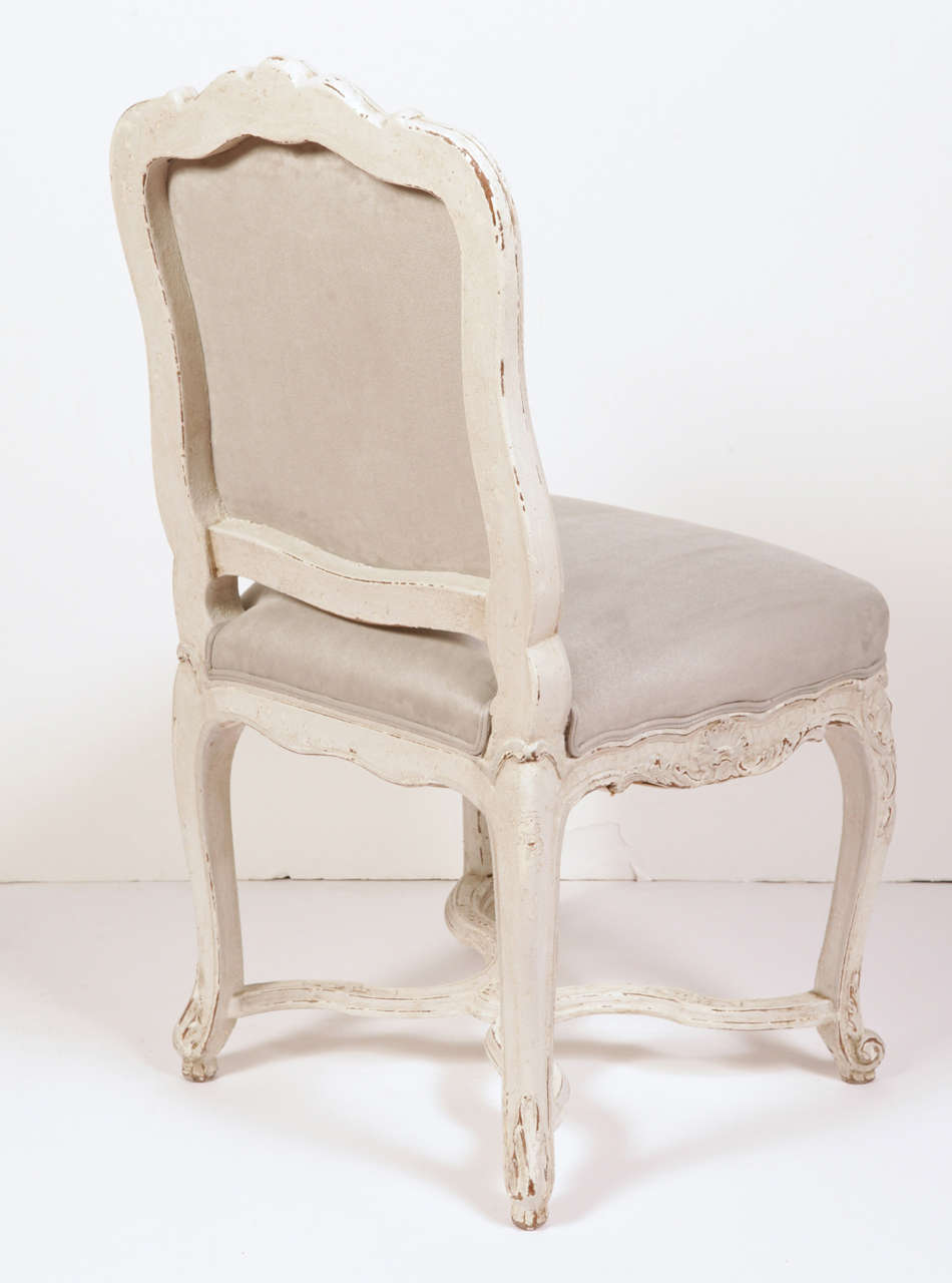 Hand-Carved Set of Eight Early 20th Century French Louis XV Painted Chairs with Suede Fabric