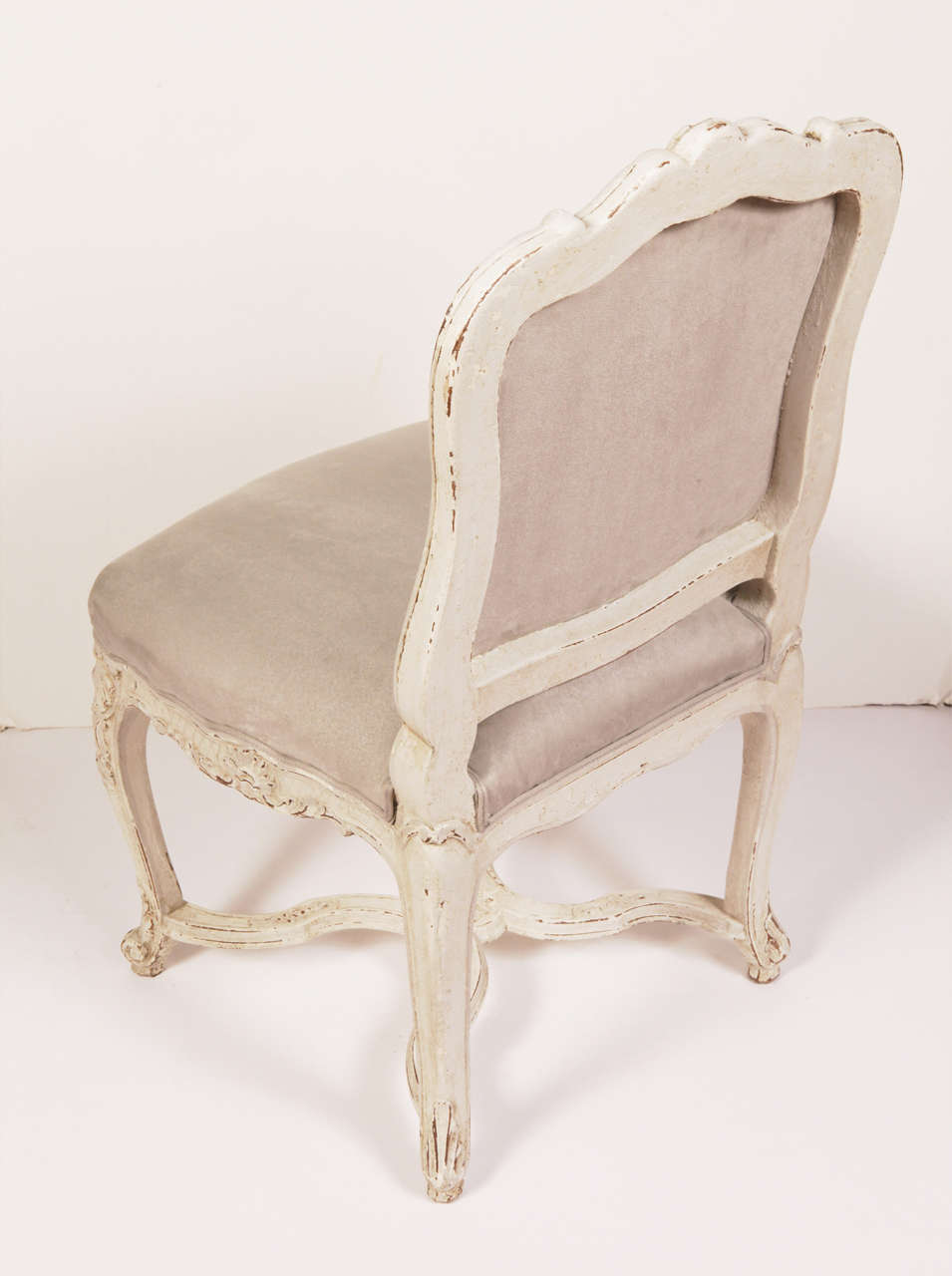 Set of Eight Early 20th Century French Louis XV Painted Chairs with Suede Fabric 5