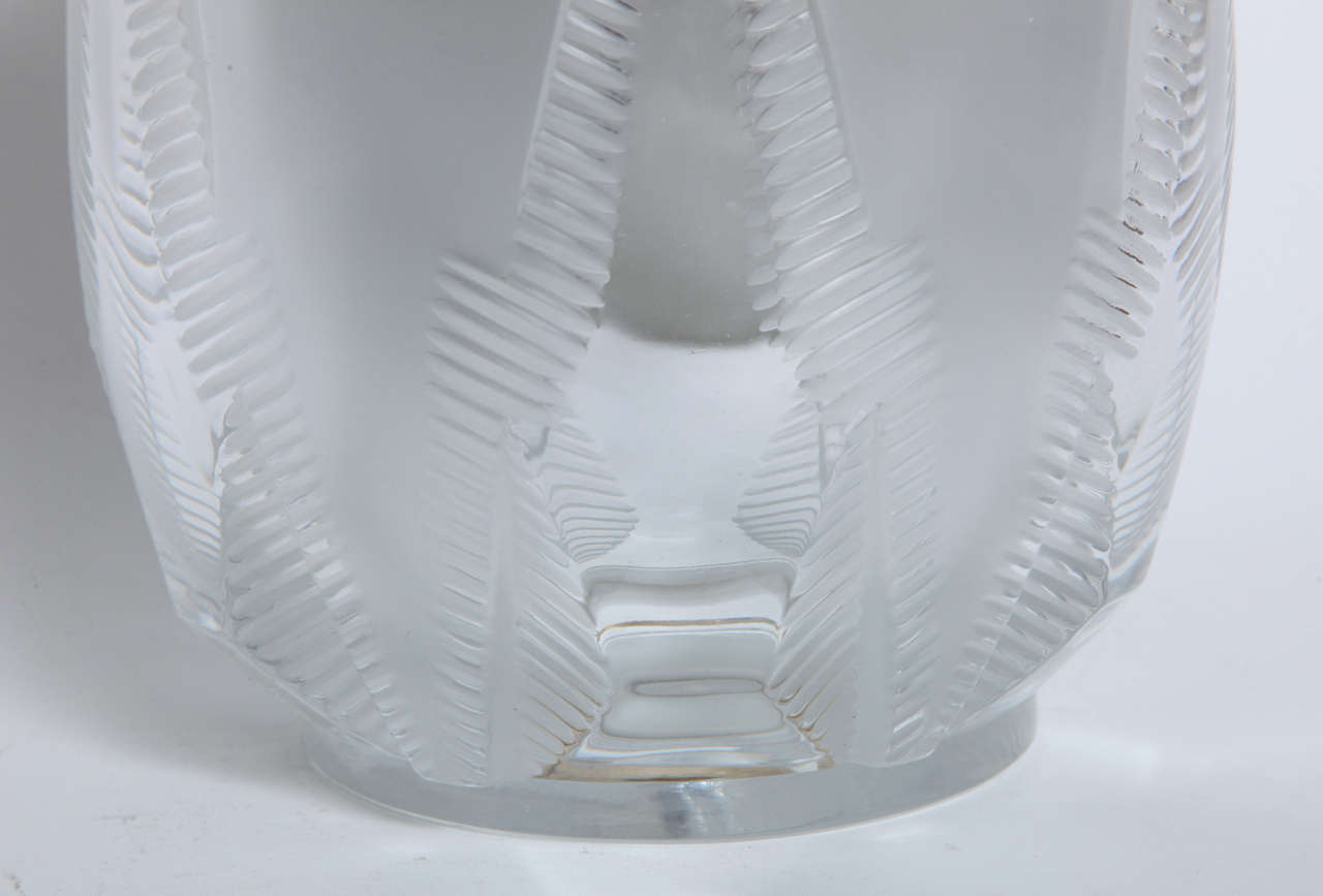Elegant Lalique Starfish Ice Bucket In Good Condition In New York, NY