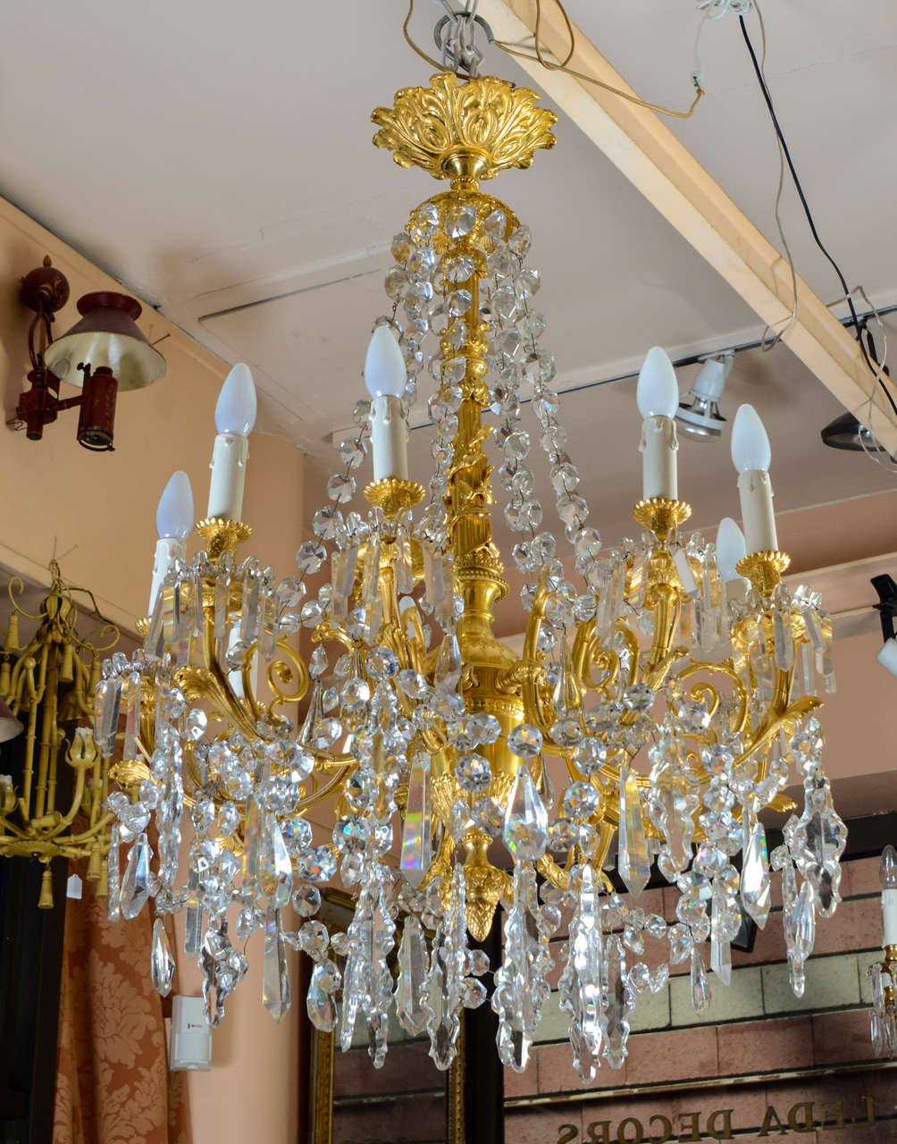 Baccarat chandelier in gilded bronze and crystal, nine lights.