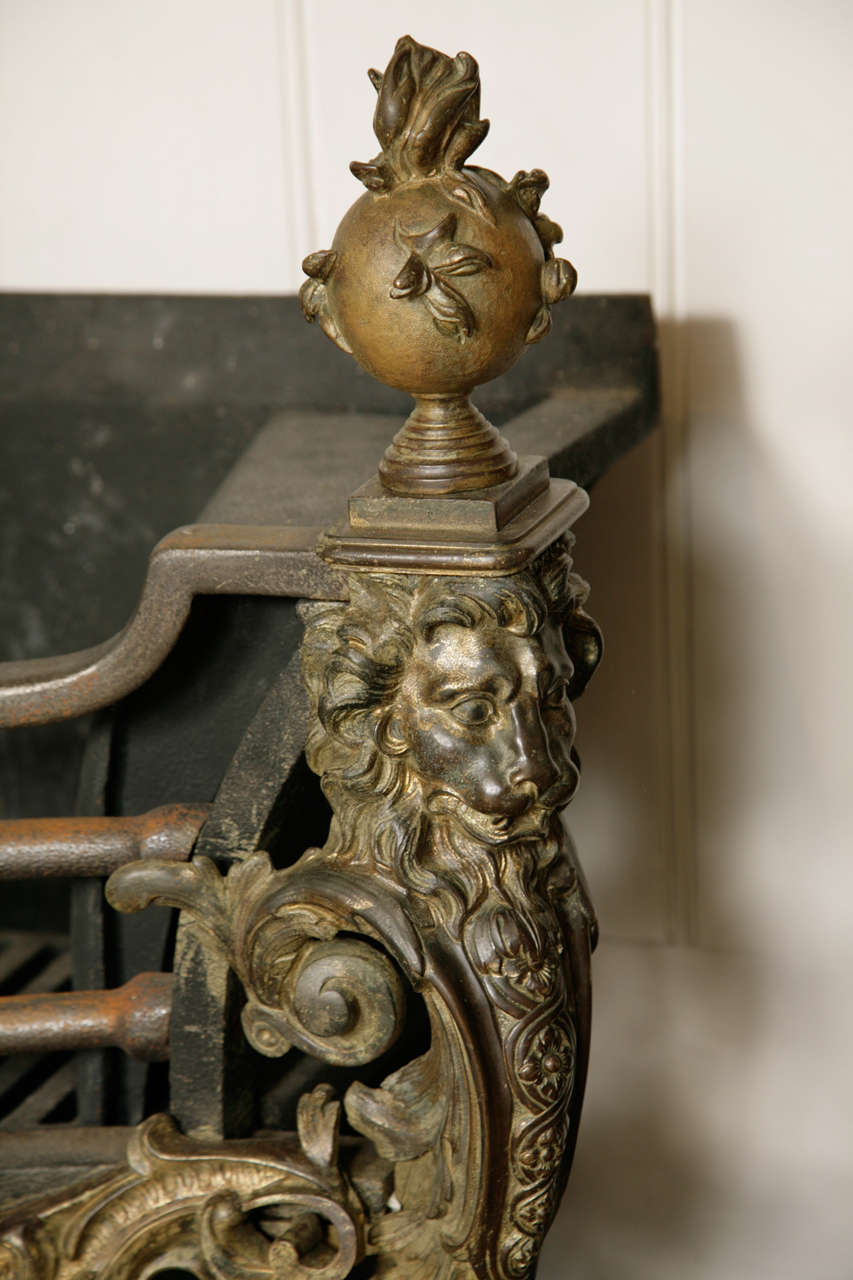 William IV Rococo Revival Bronze Grate In Excellent Condition In London, GB