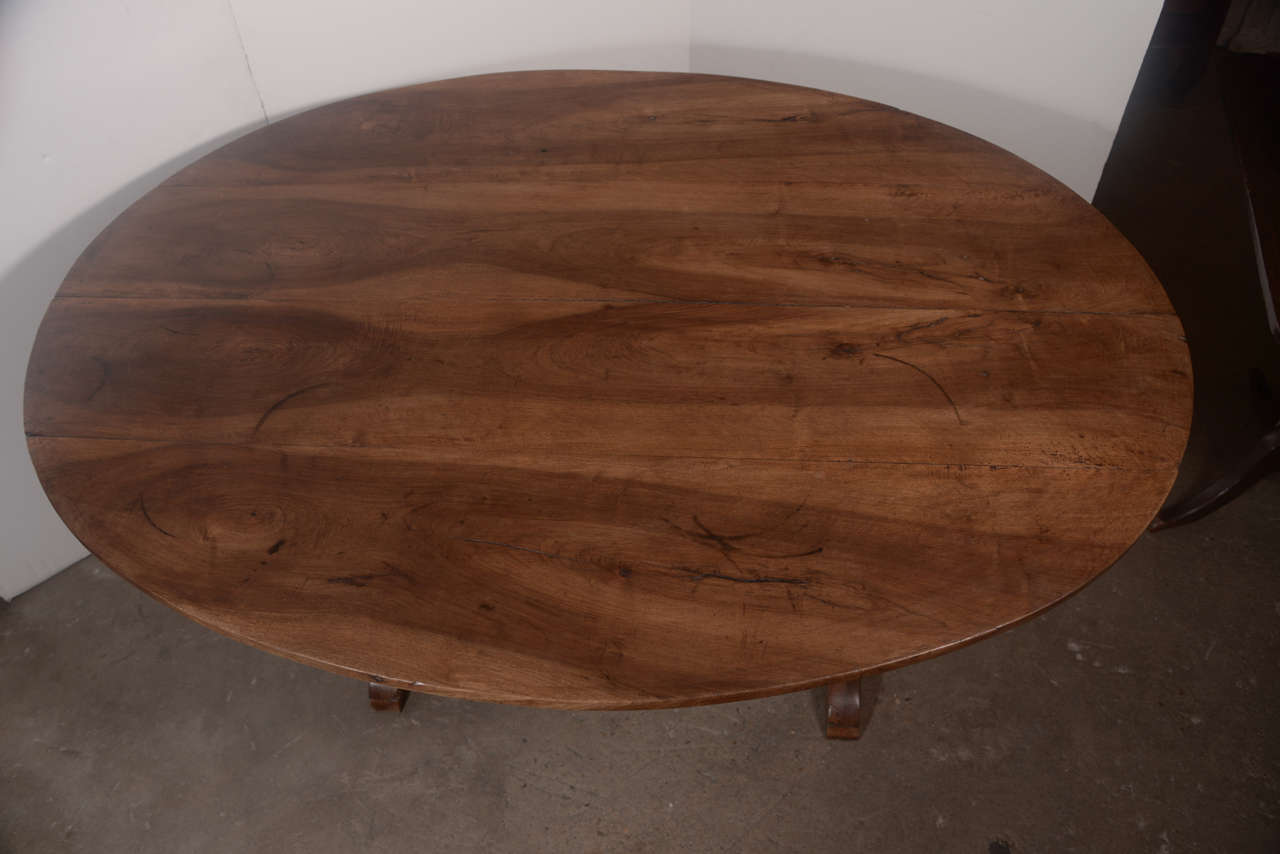 19th Century Oval Walnut Wine Tasting Table In Excellent Condition In Houston, TX