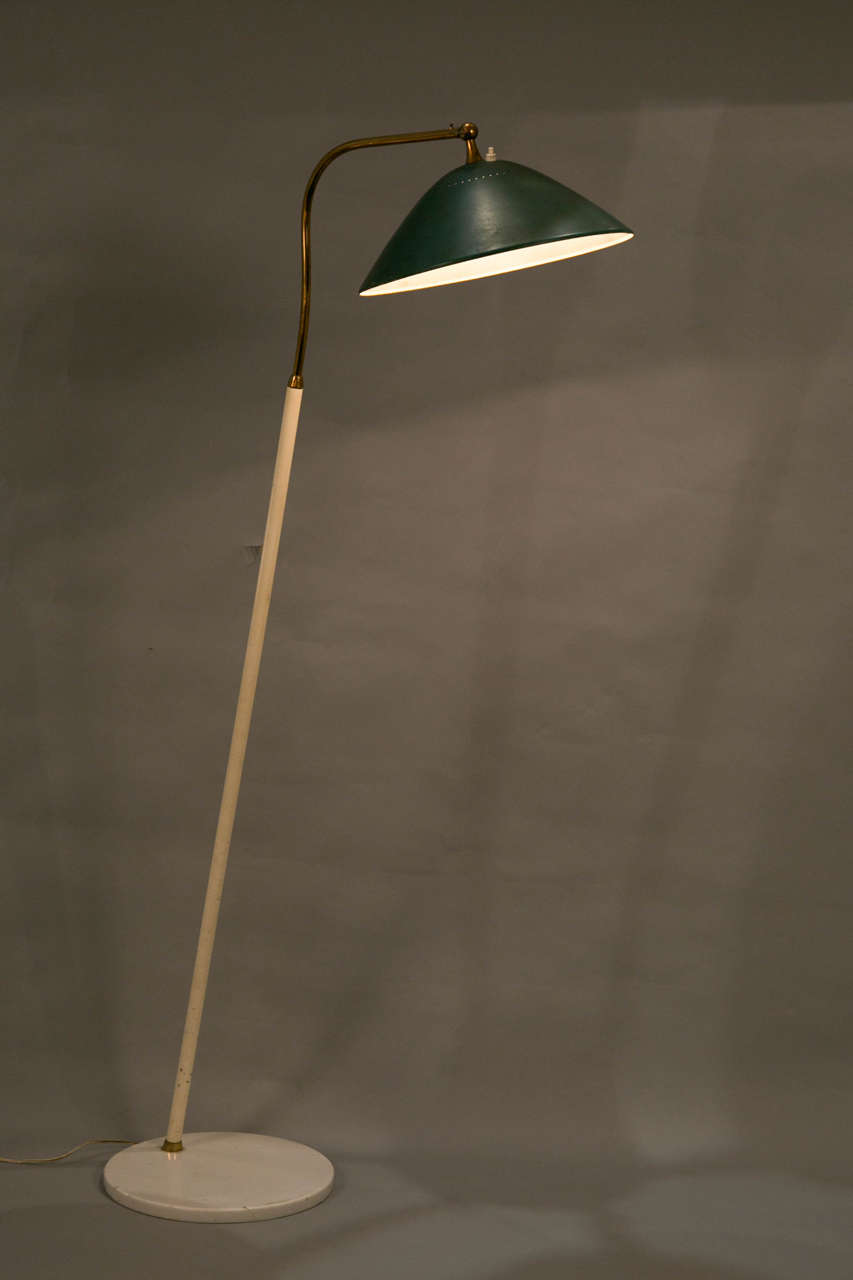 Gilt brass floor lamp by Stilnovo, Italy, 1960s.
With a large deep green metal mobile reflector.
Gilt brass and cream white lacquered shaft, white marble circular base.
