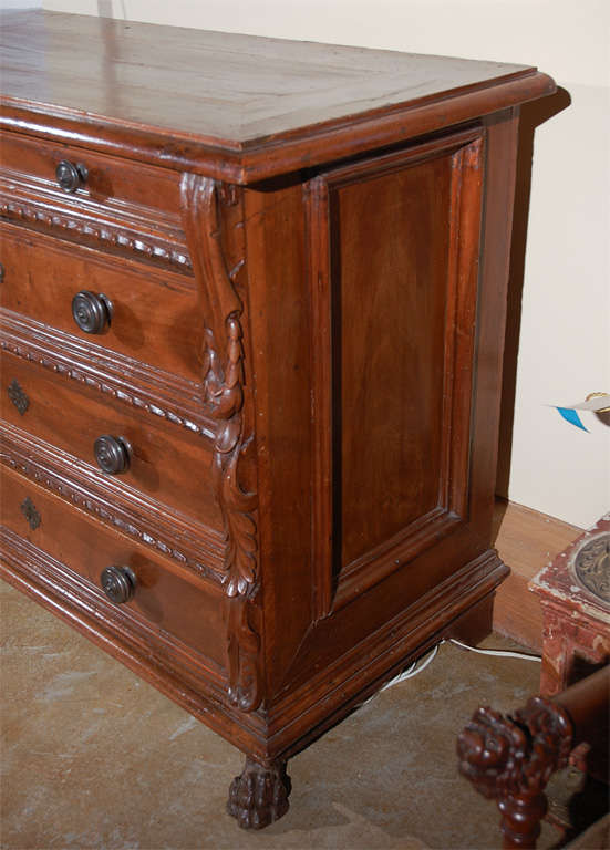 Early 19th Century Four-Drawer Genovese Commode 1