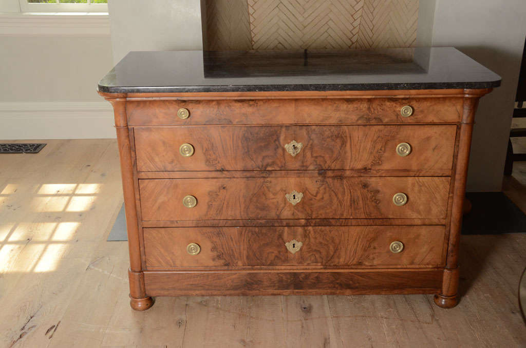 Stunning Empire period chest of drawers in walnut with marble top with period detail pulls