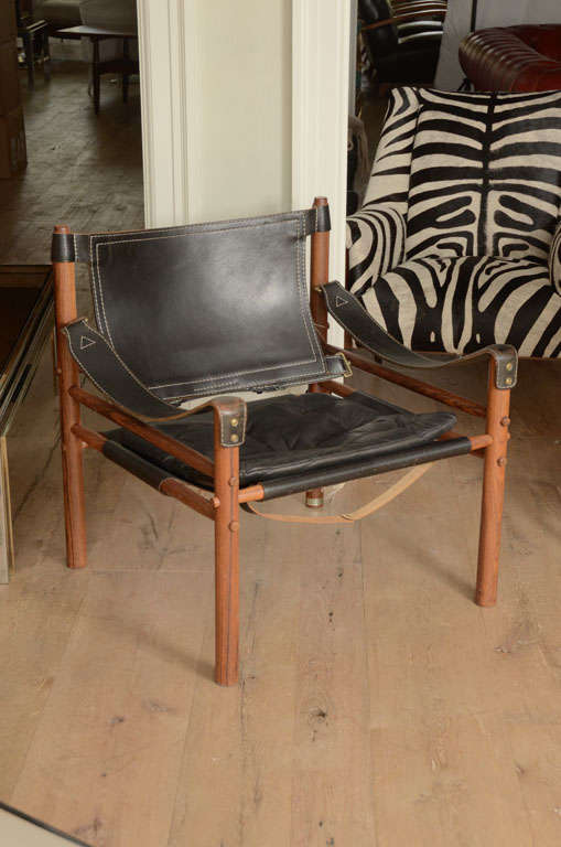 Beautiful 1960s  Safari chair by Arne Norell in  black leather