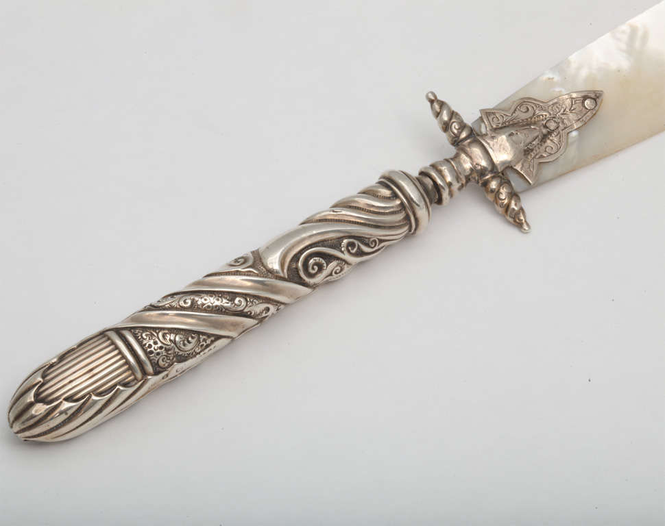 Sterling Silver-Mounted Mother-of-Pearl PageTurner/Letter Opener In Excellent Condition In New York, NY