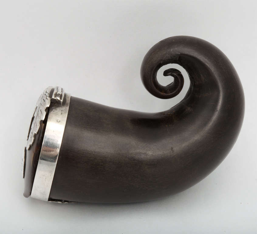 Scottish Sterling Silver-Mounted Horn Snuff Mull In Excellent Condition In New York, NY