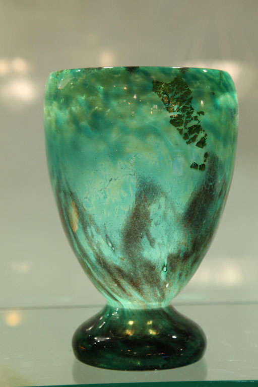 DAUM NANCY
An internally decorated green and dark brown glass vase with gold foil inclusions, created circa 1925-1930. Signed engraved on base rim.