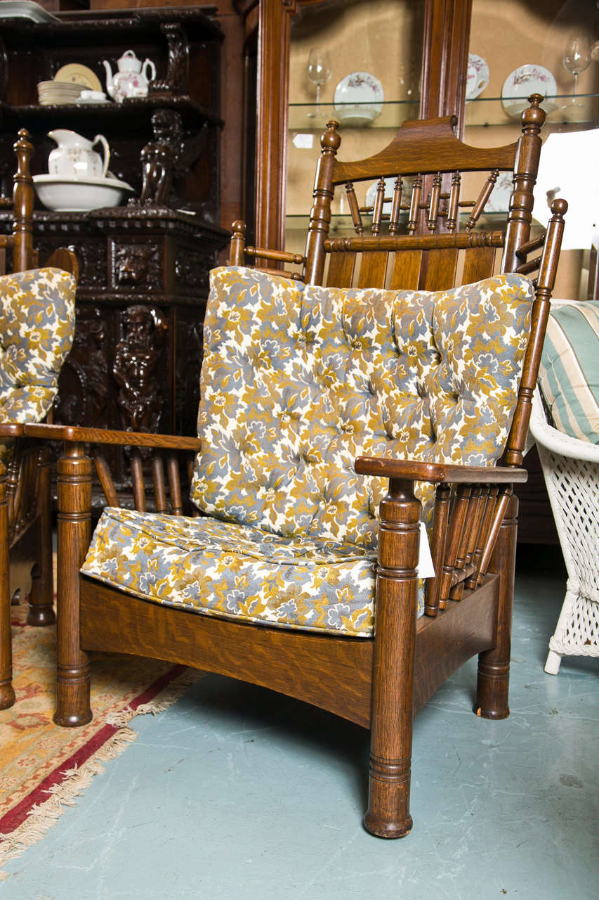 Antique Oak Pair of King and Queen Chairs For Sale at 1stdibs