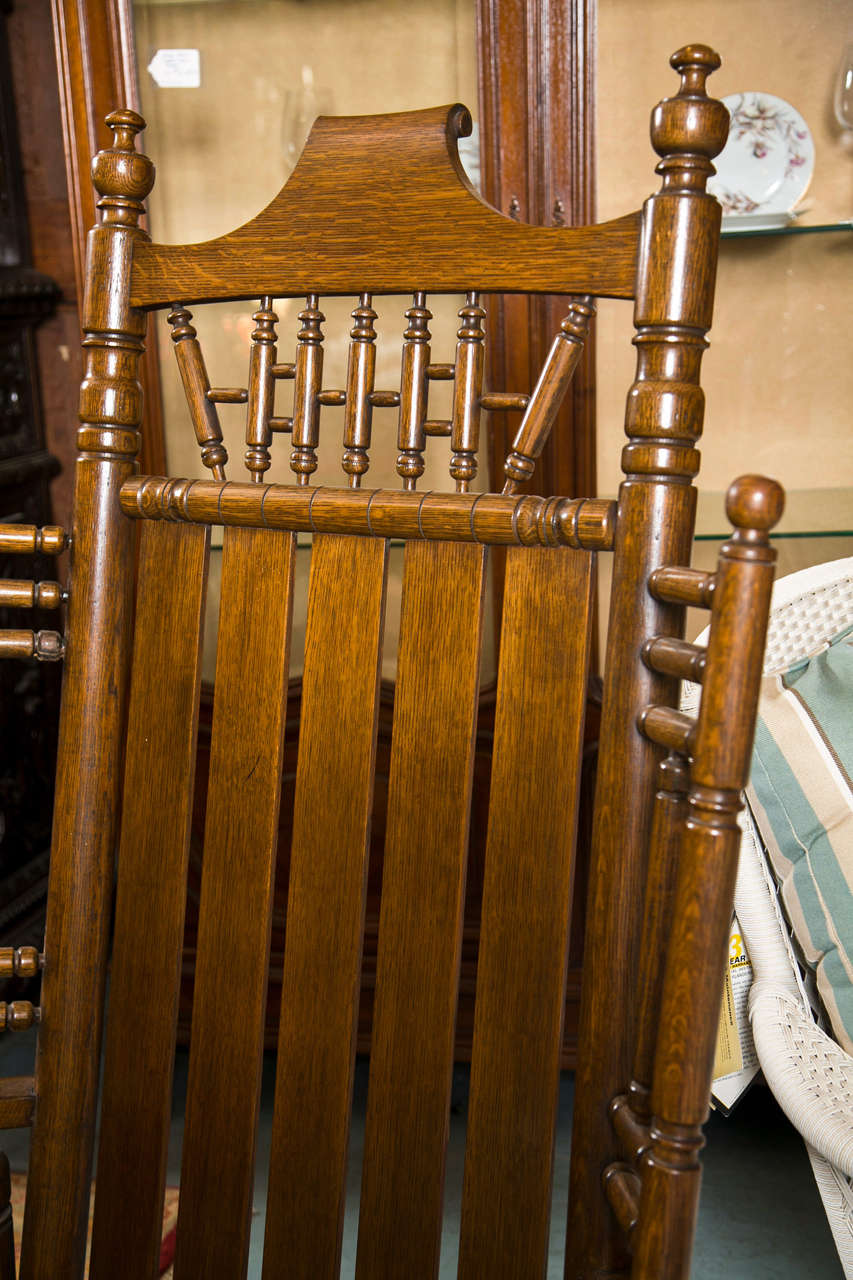 Antique Oak Pair of King and Queen Chairs For Sale at 1stdibs