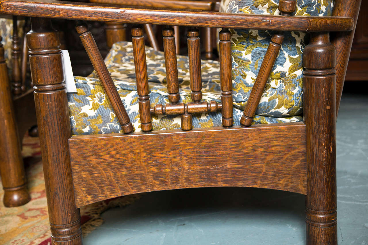 Antique Oak Pair of King and Queen Chairs For Sale at 1stdibs