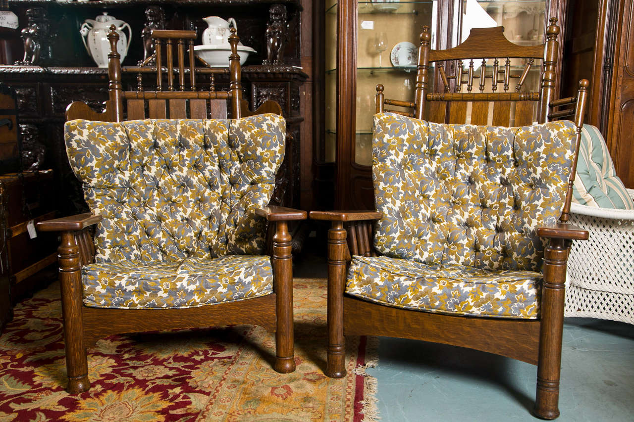 Antique Oak Pair of King and Queen Chairs For Sale at 1stdibs