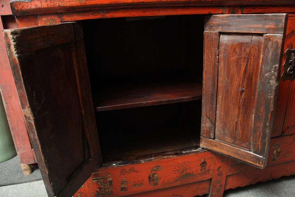 Chinese 19th Century Red Lacquered Sideboard With Gold Chinoiserie Patterns  3