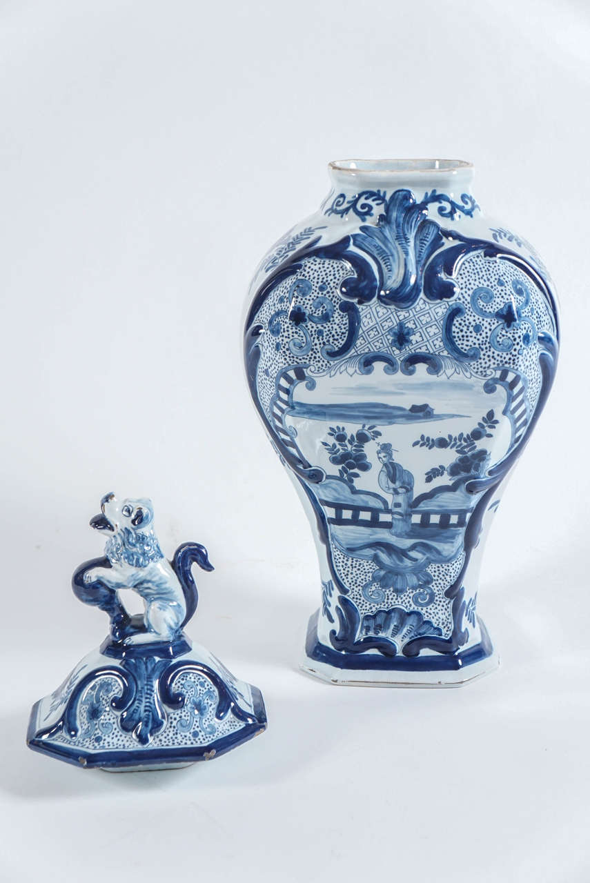 Large Blue and White Delft Covered Jar by Johannes Harlees, Holland, circa 1770 In Excellent Condition In Kinderhook, NY