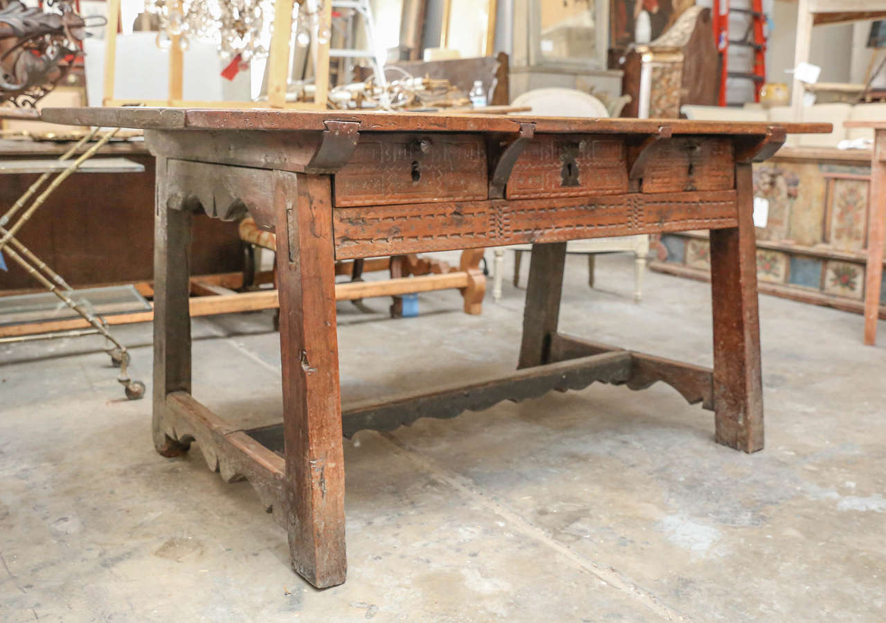 This walnut table features a single board, three drawers and is from the 17th century made in Italy.