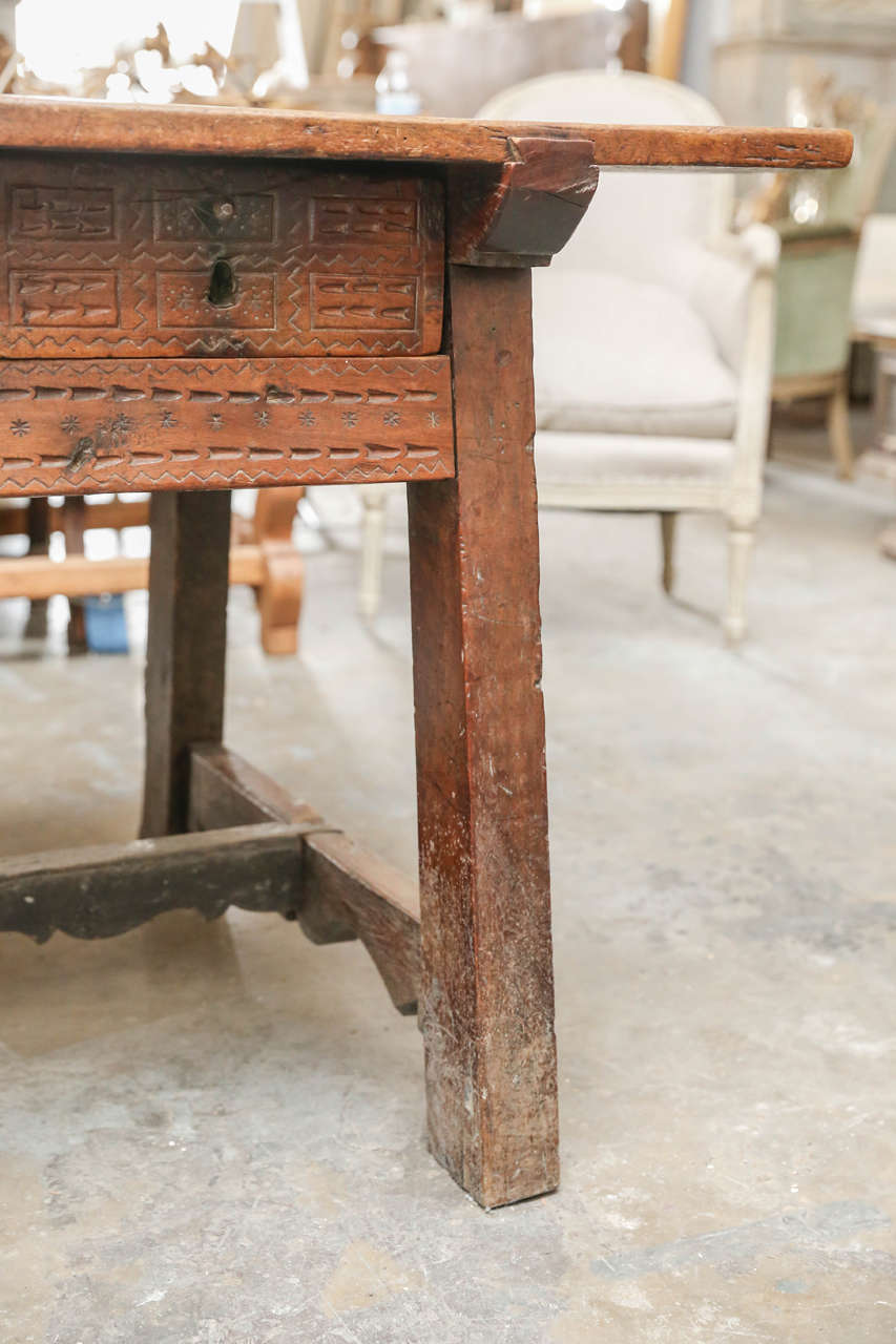 17th Century, Italian Walnut Table with Three Drawers 1